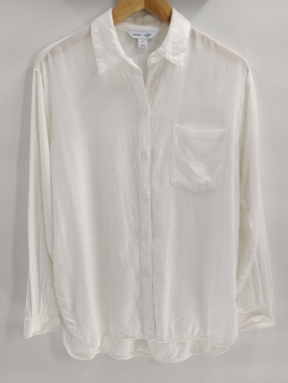 Old Navy Button Down The Boyfriend Shirt Size Medium White Long Sleeve Cotton